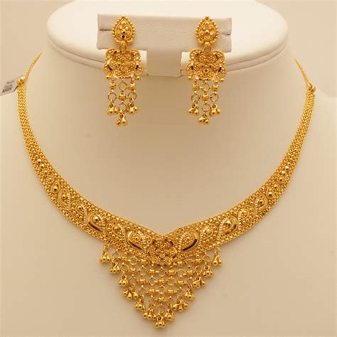 gold necklace designs for women.